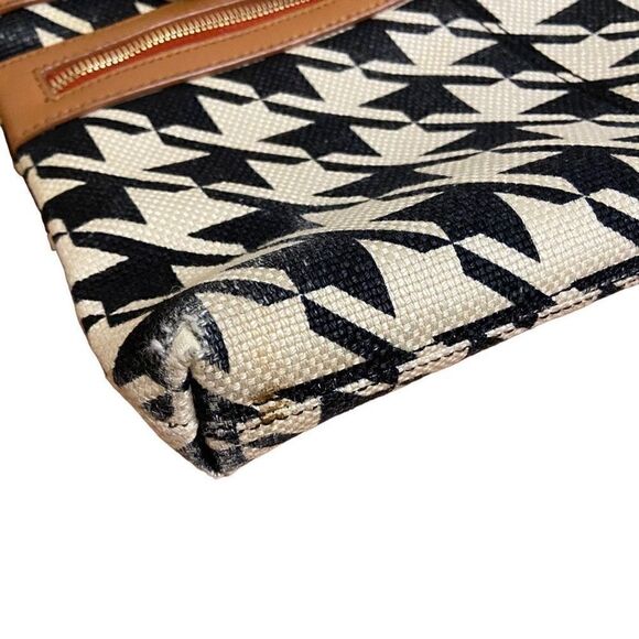 Spartina 449 Daufuskie Island Houndstooth
Stoddard Crossbody Bag - Picture 8 of 11